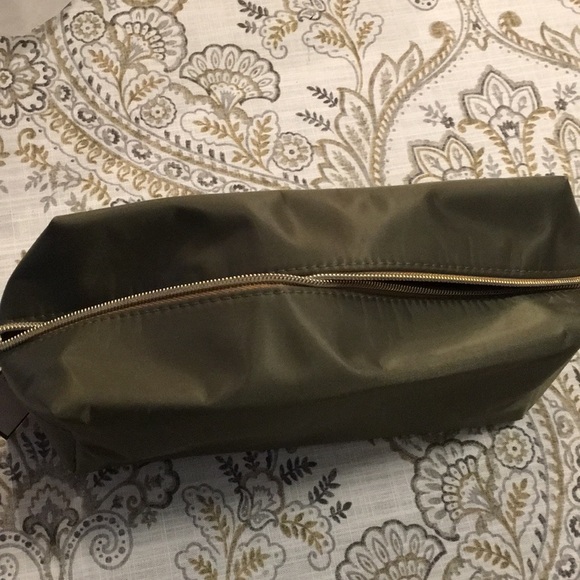 MACYS TOILETRY BAG - Picture 2 of 6
